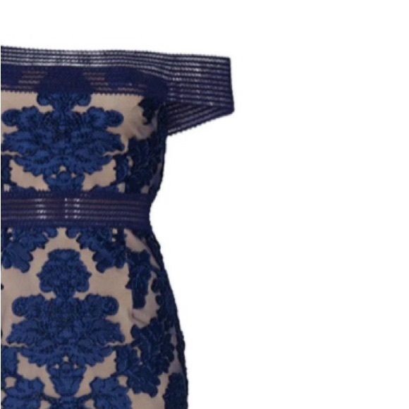 Alice McCall Asymetrical Shoulder Lace Pattern Midi Dress - Picture 5 of 11